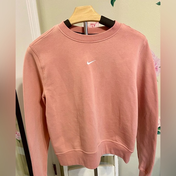 Nike Tops - Nike Women’s Pink Dri-FIT Crewneck Sweatshirt Small